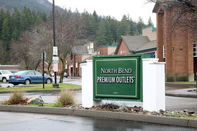 Private Shopping Tour From Seattle to North Bend Premium Outlets