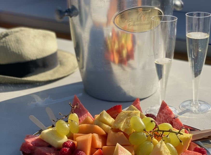 Private Sunset Boat Tour of Sirmione With Onboard Aperitif - Good To Know