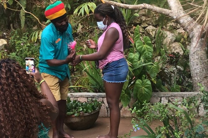 Private Tour From Montego Bay to Bob Marley Mausoleum Nine Miles & Blue Hole.