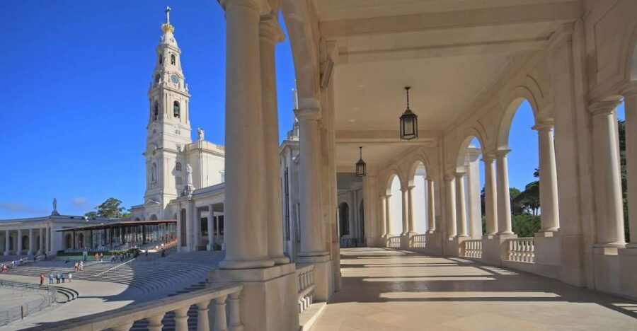 Private Tour From Porto to Fatima & Coimbra With Lunch