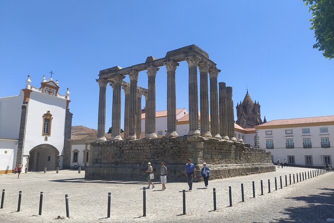 Private Tour to Évora With Wine Tasting - Historic Sites in Évora