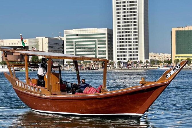 Private Tradional Boat for 1 Hour Sightseeing Tour