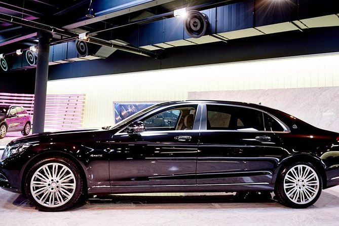 Private Transfer: Toronto Pearson Airport or Mississauga City Black Car Service