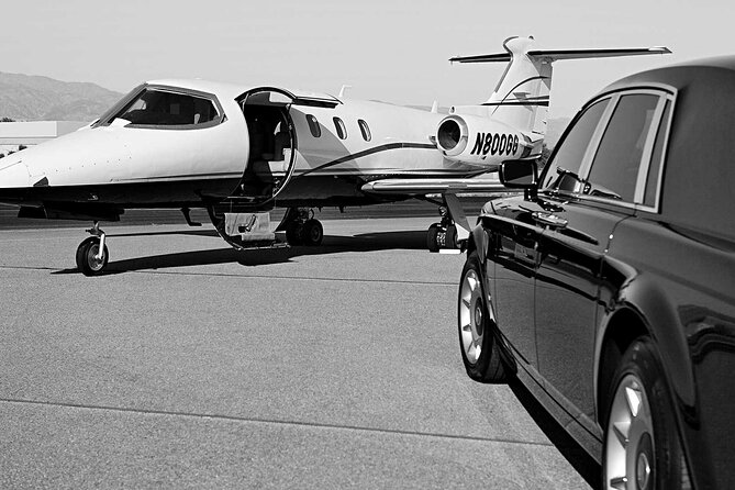 Private Transfer: Toronto Pearson Airport or Oakville City Ontario