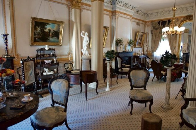 Private Urban Plantation and French Quarter Walking Tour
