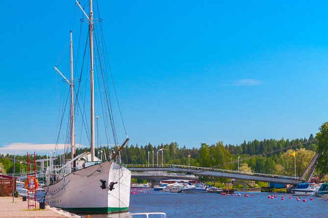 Private VIP Tour Around Helsinki and Porvoo