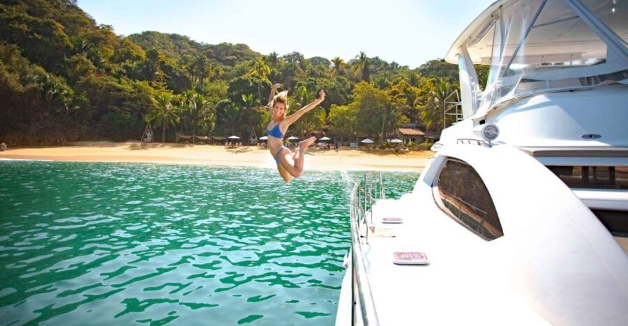 Puerto Vallarta: Luxury Yacht Tour With Lunch and Open Bar - Good To Know