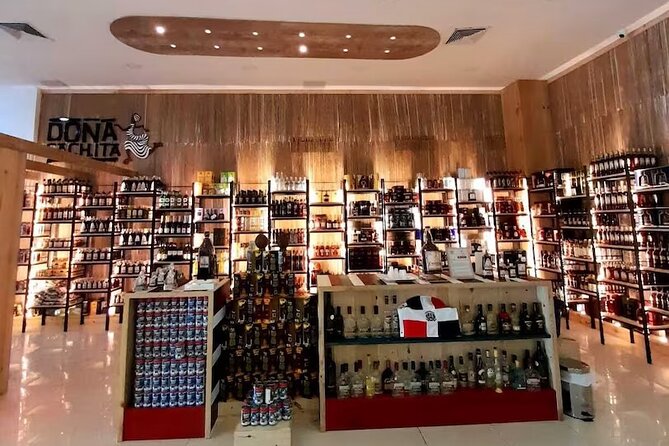 Punta Cana: 3-Hour Guided Local Craft Shopping Tour