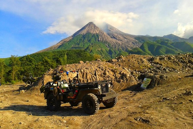Punthuk Setumbu Sunrise, Borobudur Temple And Merapi Lava Experience