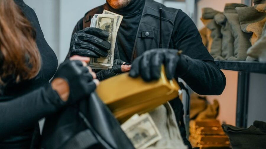 Quimper : Outdoor Escape Game Robbery In The City