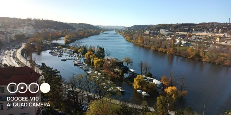 Real Life in Prague - Dog Walk From VyšEhrad to Výtoň - Good To Know