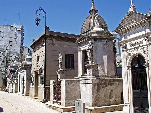 Recoleta Cemetery Tour in English