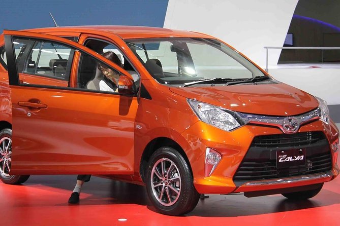 Rent a Seven-Seat Car All Day Including With a Driver in the City of Manado