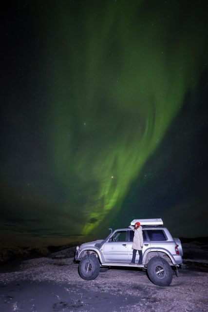 Reykjavik: Northern Lights Hunting and Professional Photos