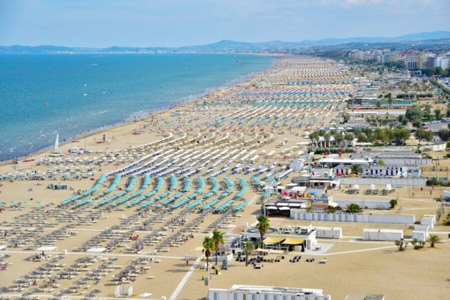 Rimini: Beach Umbrella, Drink and Jacuzzi at 26 Tikibeach