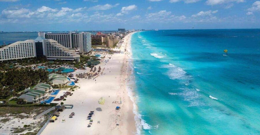 Riviera Maya: Shopping Half Day Trip to Cancun