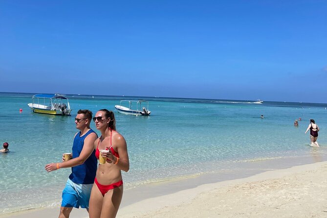 Roatan Monkey & Sloth Tour With Chocolate, Rum Testing and Beach