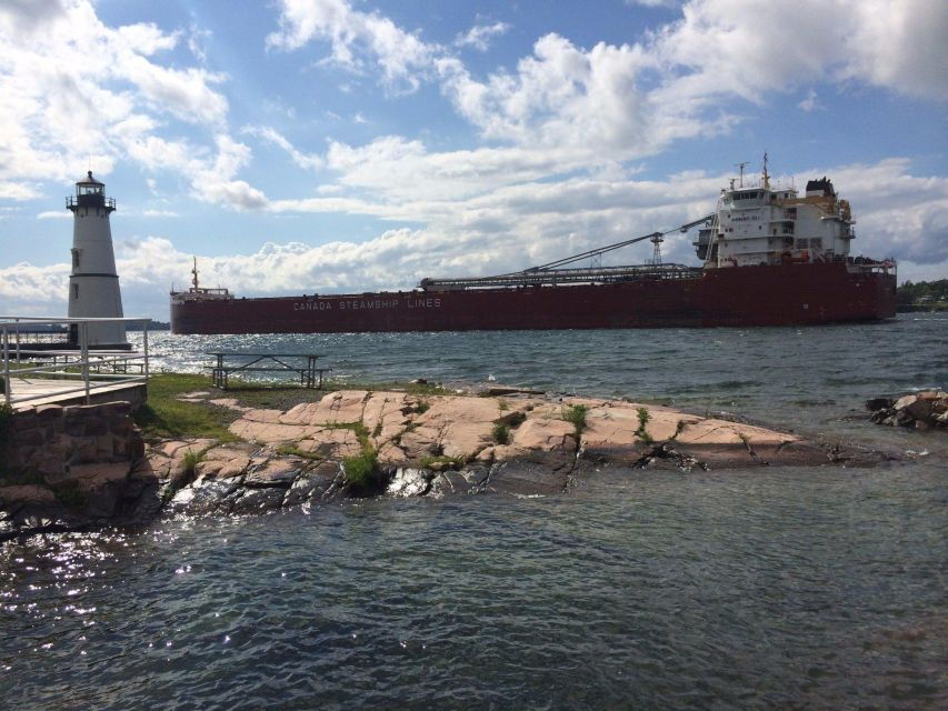 Rock Island Lighthouse Tour & Glass-Bottomed Boat Cruise