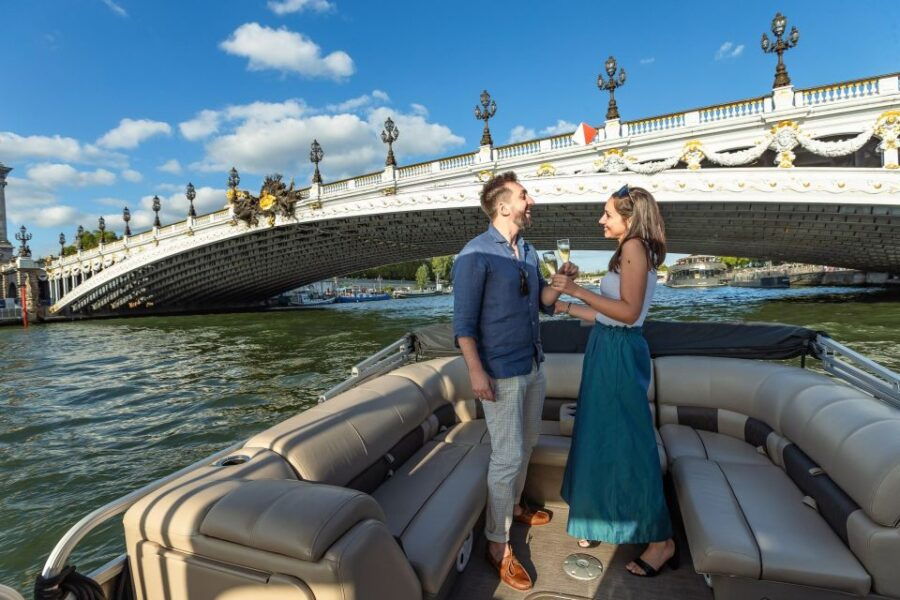 Romantic Photo Shooting on a Private Boat in Paris - Good To Know