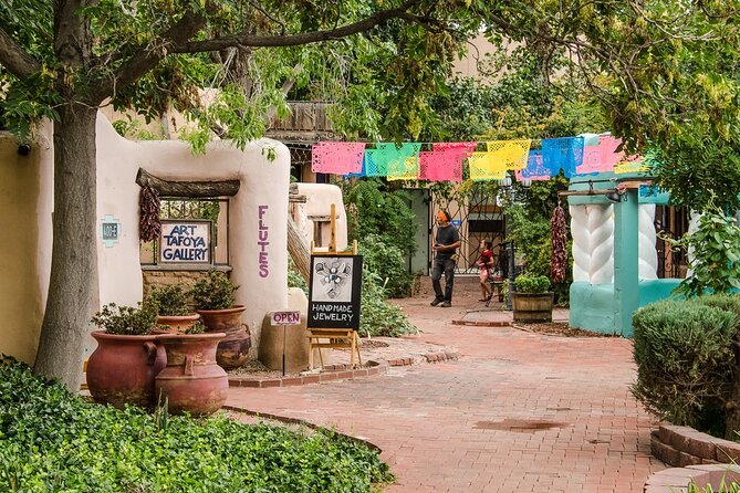 Romantic Rendezvous: Albuquerque's Enchanting Couple's Walk - Good To Know