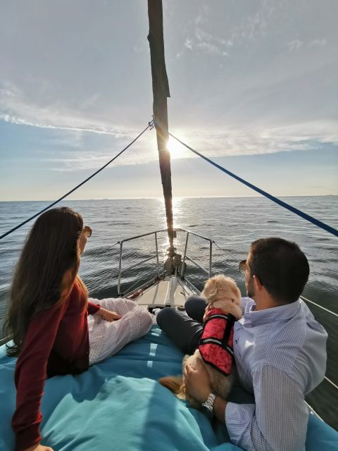 Romantic Tour on a Luxury Sailboat With Vintage Transfer 4H - Good To Know
