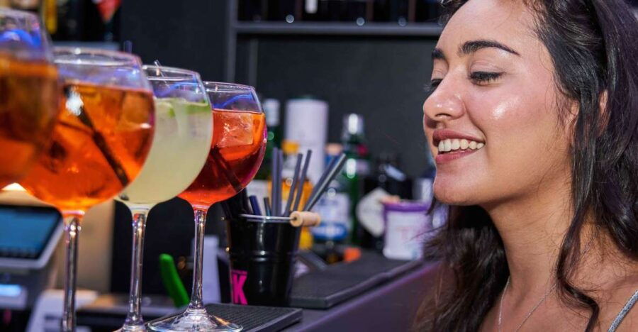 Rome: Bar Crawl With Local Guide & Drinks - Experience Highlights