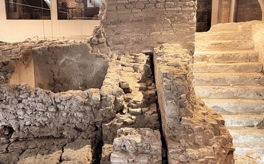 Rome: Trevi Fountain Underground Group Tour - Good To Know