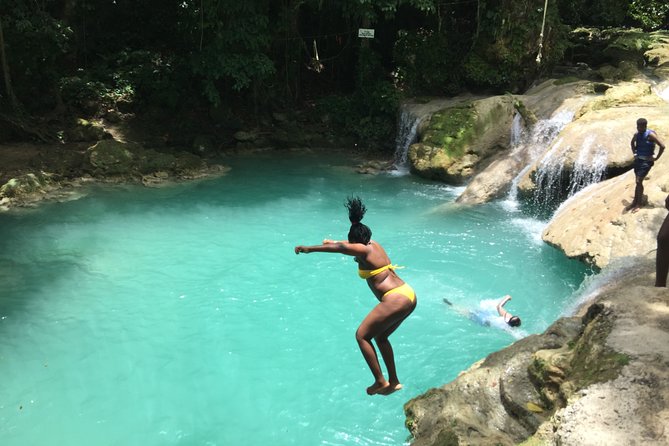 Roundtrip Private Shuttle From Ocho Rios to Blue Hole and Back