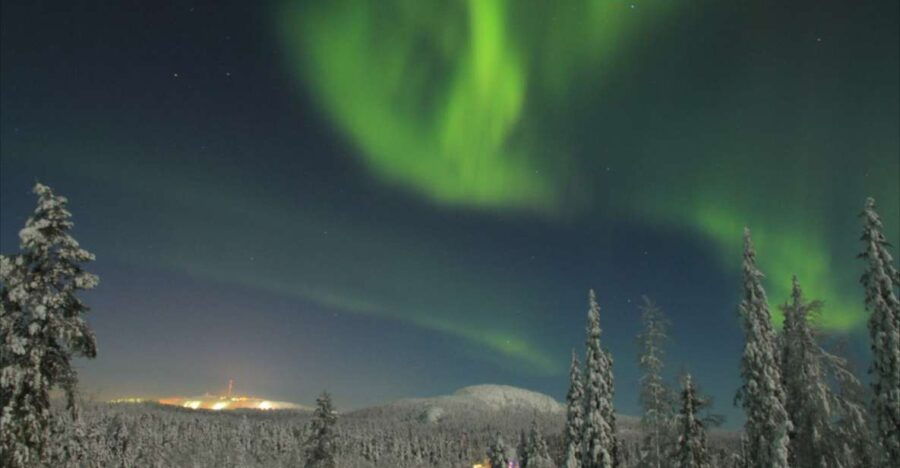 Ruka: Northern Light Hunt by Minivan