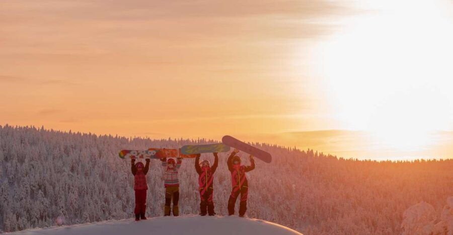 Saariselkä: Easy Snowboard Day Package