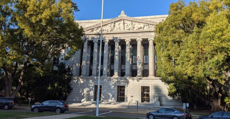 Sacramento: Capitol Park Scavenger Hunt Walking Tour