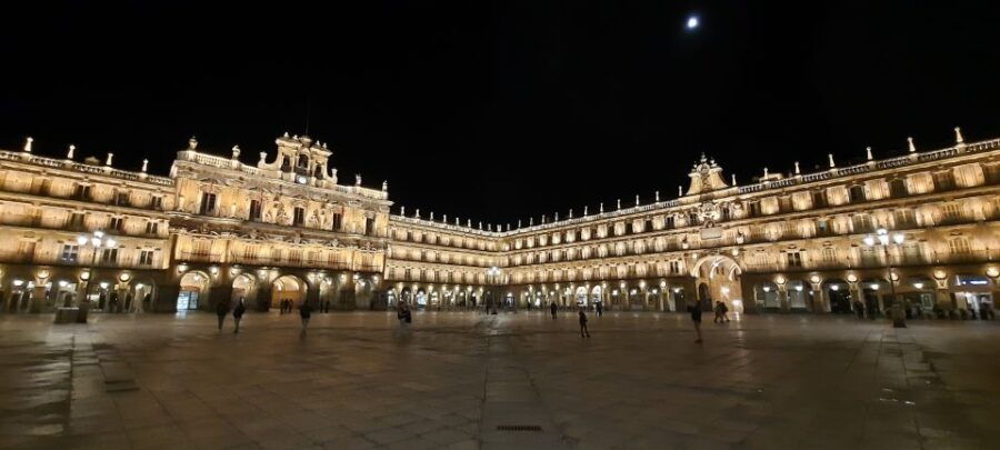 Salamanca: Legends and Stories Private Night Walking Tour