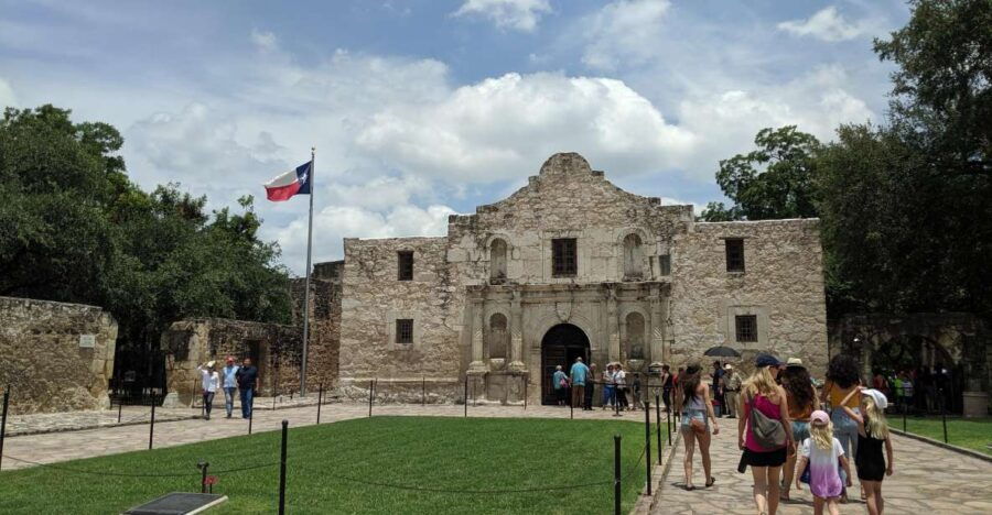 San Antonio Scavenger Hunt Walking Tour and Game