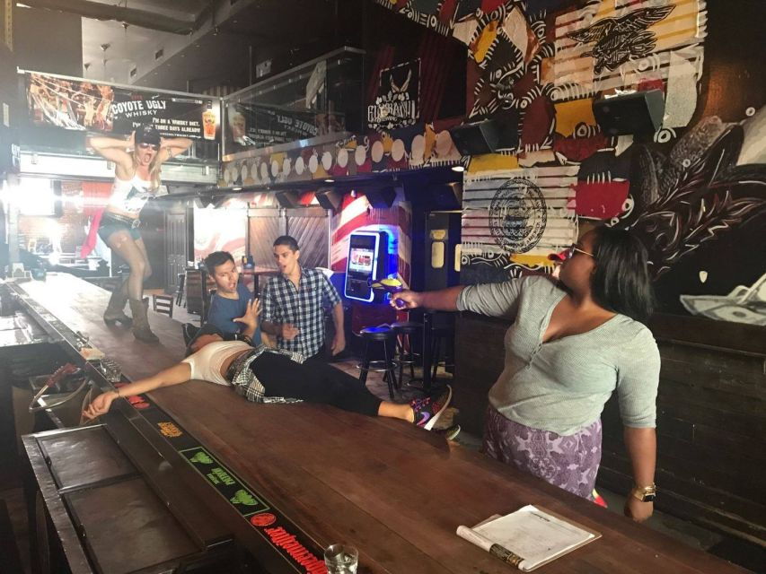 San Diego: Gaslamp Quarter Scavenger Hunt
