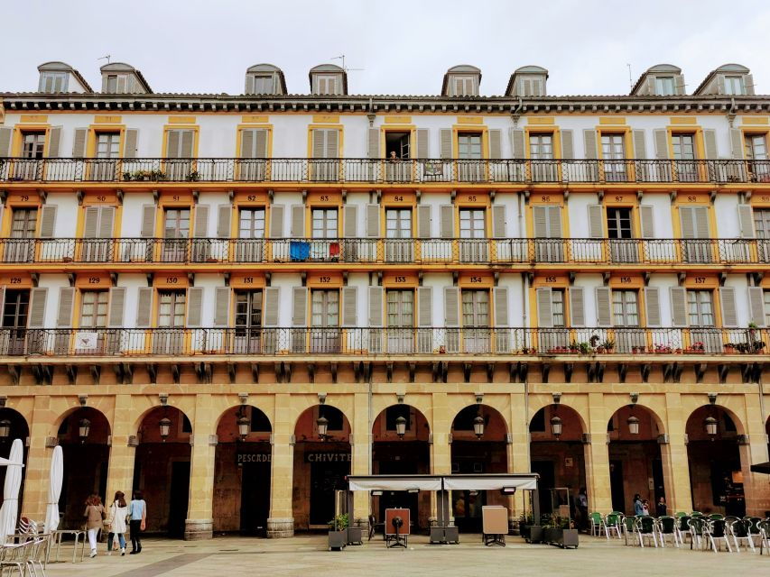 San Sebastián: City Tour With Pintxos and Wine