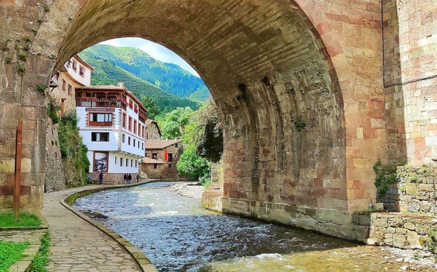 Santander: Picos, Santo Toribio Monastery and Potes Day Tour