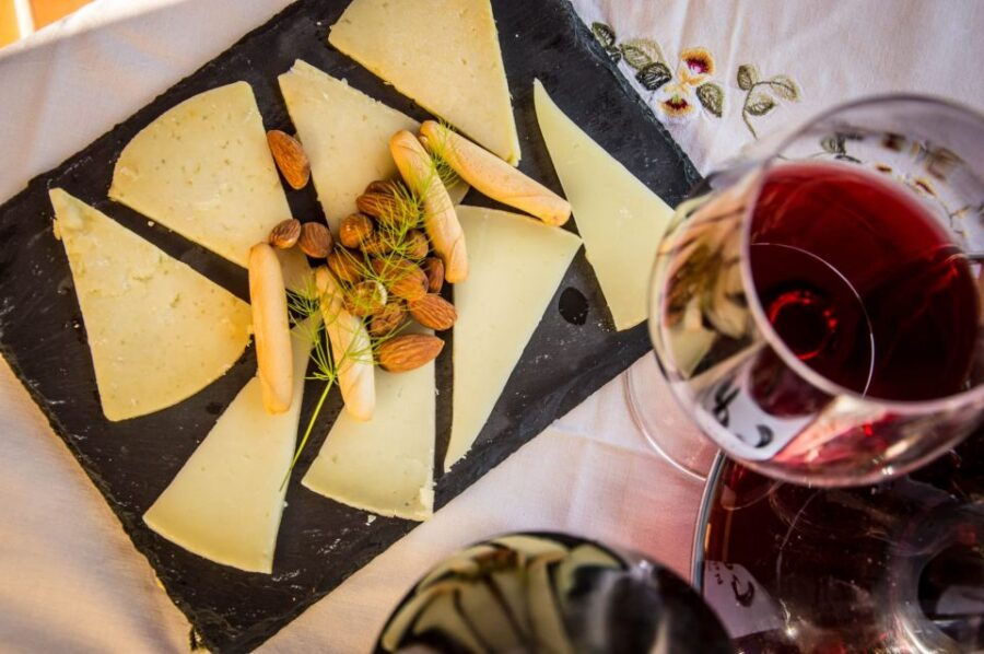 Santiago De Compostela: Cheese and Wine Tasting Experience - Good To Know