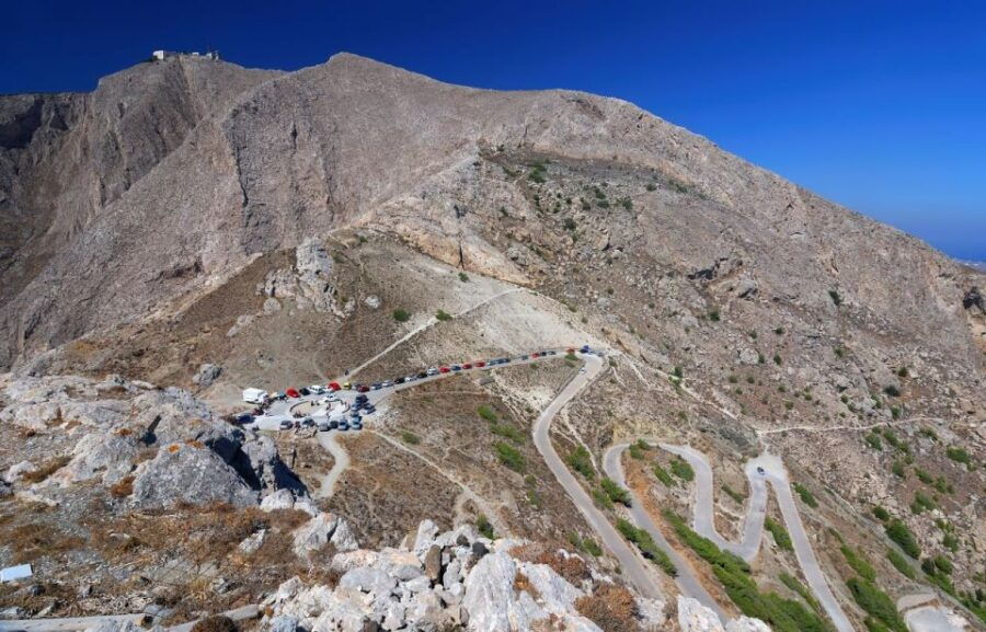 Santorini: Akrotiri Excavation, Megalochori, & Beaches Tour