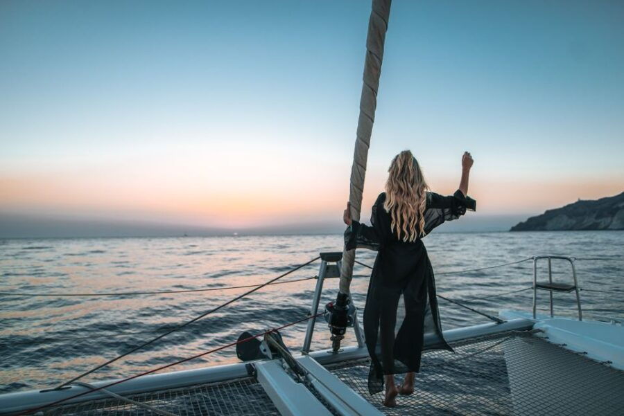 Santorini: Catamaran Cruise With Meal & Open Bar