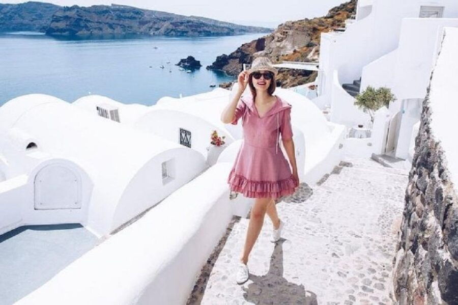 Santorini: Fira Town Walking Tour With Wine Tasting