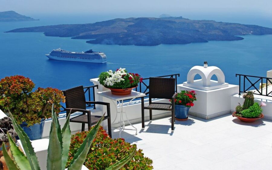 Santorini: Half-Day Customizable Private Island Guided Tour