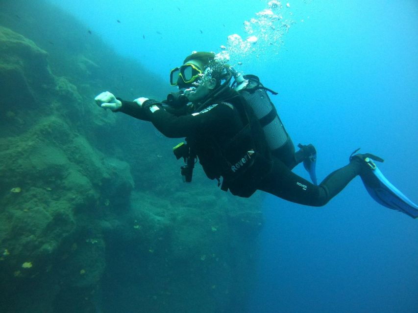 Santorini: Scuba Diving Experience in the Volcanic Caldera