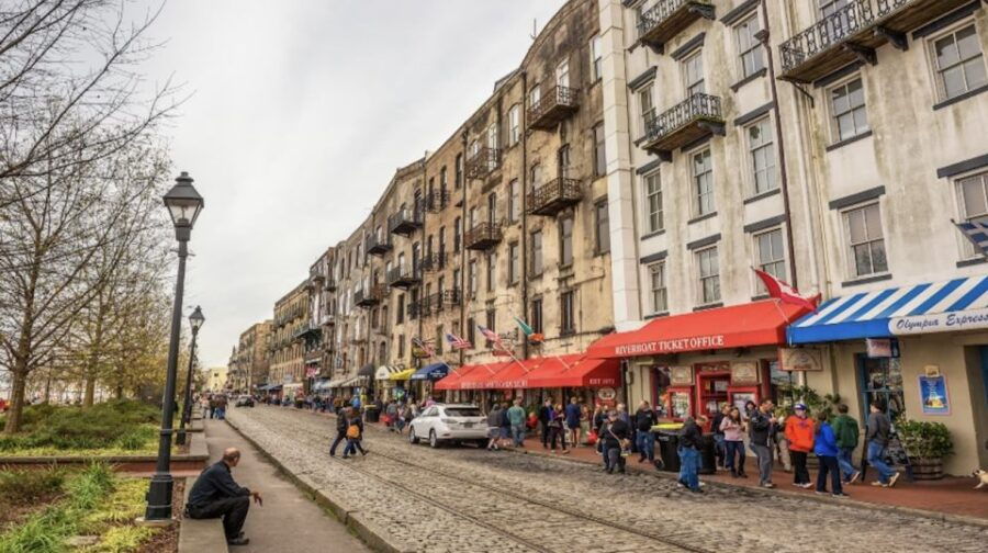 Savannah: Small Group Walking Ghost Tour
