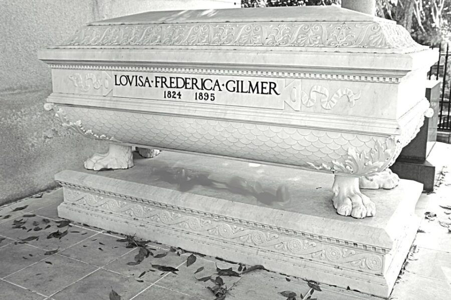 Savannah: Women’s History Tour at Laurel Grove Cemetery