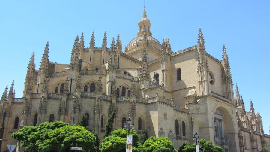 Segovia From Madrid: Entrance to the Cathedral and Alcazar