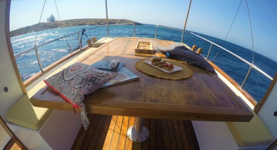 Semiprivate Kaiki Cruise to Antiparos & Despotiko With Lunch - Good To Know