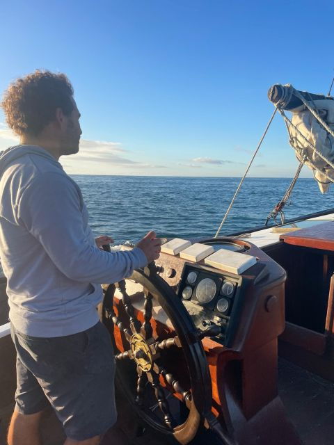 Sesimbra Cliffs: Traditional Boat Tour With Guide - Good To Know