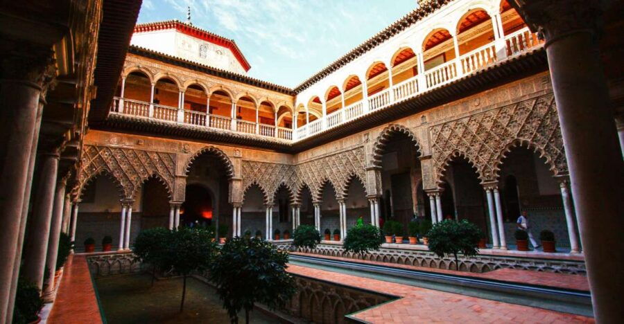 Seville: Alcázar E-Ticket and Smartphone City Tour - Good To Know