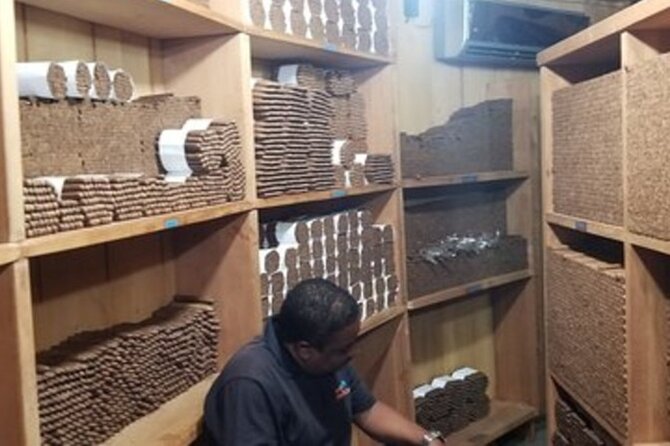 Shopping Tour in Don Lucas Cigar Factory, Rum Tasting, Cocoa Factory, Souvenirs