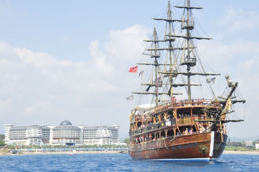 Side: Boat Lunch Cruise on Manavgat River and Bazaar Visit